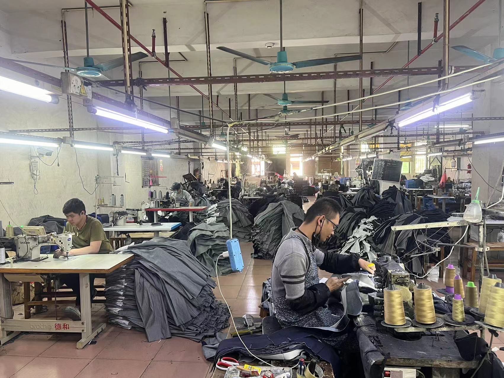 Royvibe Factory-Direct Outfit Sets & Suits – Precision Manufacturing for the Modern Man